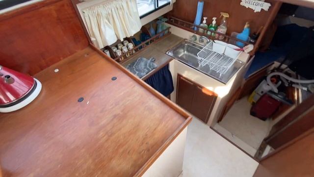 Mariner 31 Flybridge Cruiser - Walkthrough