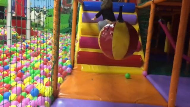 Ева с сестрой в Детской Игровой комнате By Eva ProShka