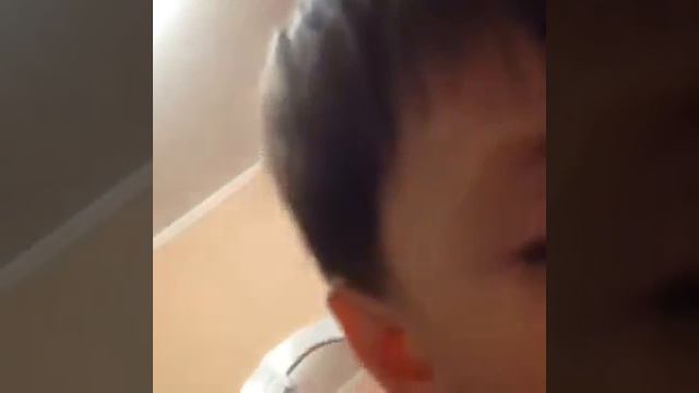 У тебя в ухе сопли ! смотреть онлайн