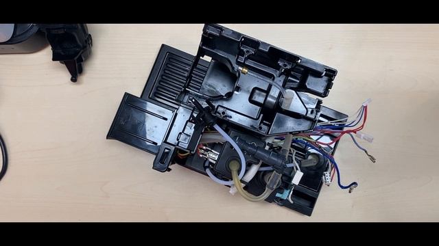 Disassemble DeLonghi Nespresso Lattissima Touch EN 560 EN 550 EN 520 Repair смотреть онлайн