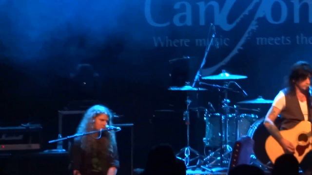 PHIL LEWIS TRACII GUNS SHANE FITZGIBBON THE CANYON CLUB CRYSTAL EYES 5/22/2015 смотреть онлайн