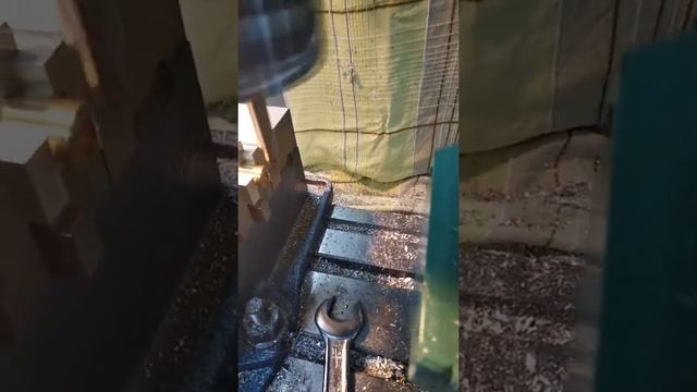 Радиусная выборка на цилиндрической заготовке с помощью расточной головки смотреть онлайн