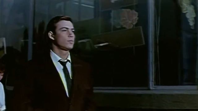Октябрь , пляж, набережная смотреть онлайн