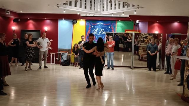 Tango Step - CALECITA and BACK SACADA смотреть онлайн