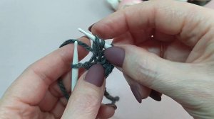 Аккуратная прибавка петель. Как прибавить петли по платочной вязке. Как начать треугольную шаль