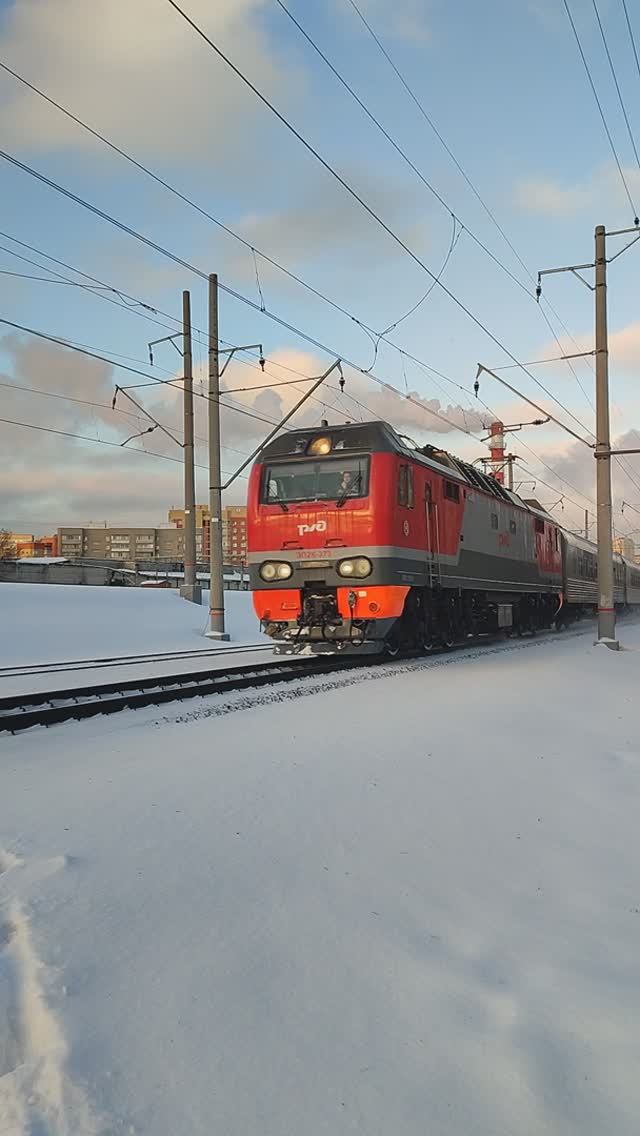 ЭП2К-373 СООБЩЕНИЕМ МОСКВА-СИМФЕРОПОЛЬ #shorts #ржд #железнаядорога #поезд #транспорт