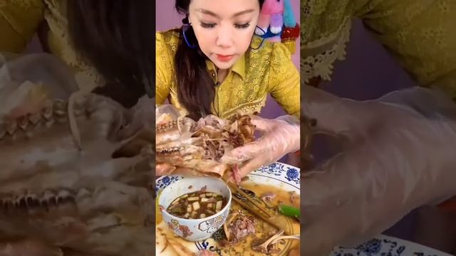 КИТАЙЦЫ ЕДЯТ НА КАМЕРУ/АСМР ЕДА!!! ??? смотреть онлайн