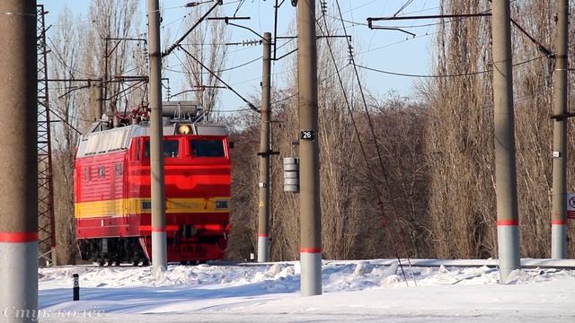 ЭЛЕКТРОВОЗ ЧС4т-473 на ст. ОТРОЖКА / ELECTRIC LOCOMOTIVE ChS4t-473, Otrozhka station смотреть онлайн