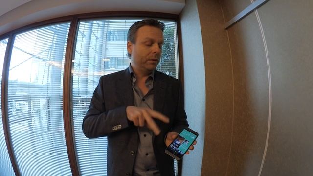 The new HTC One M8 smartphone смотреть онлайн
