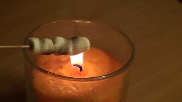 Как жарить зефир на свечке :D смотреть онлайн