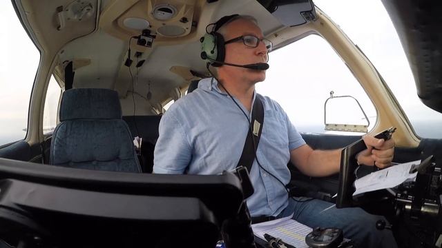 Can you spot the pilot's mistake on take off? смотреть онлайн