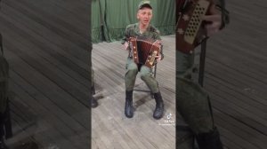 Солдат срочник перепел Игоря Растеряева.Песня "Комбайнеры"