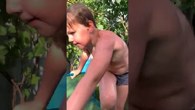 Каменный бассейн после бани ? Прыжки. смотреть онлайн