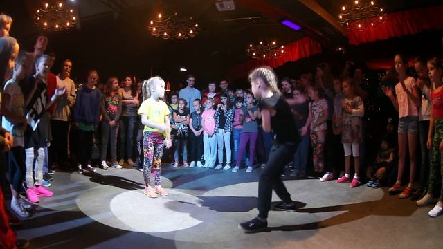 SHOW YOUR DANCE V | HIP-HOP KIDS | 1\8 | Даша Паникаровская vs Дарина смотреть онлайн