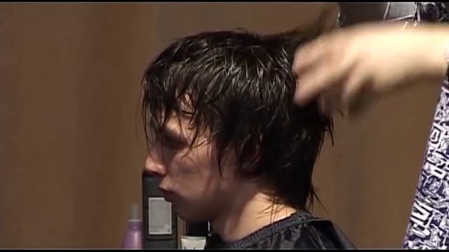 Шоу-семинар в Харькове 4 часть. Лёгким движением бритвы стрижка превращается... смотреть онлайн