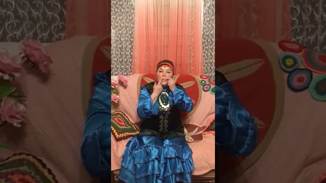 Библиотекарь Большебадраковской библиотеки играет на кубызе смотреть онлайн