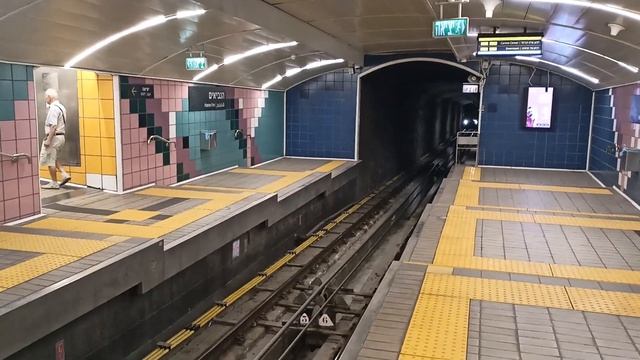Мы в самом коротком метро в мире Кармелит г. Хайфа Израиль смотреть онлайн