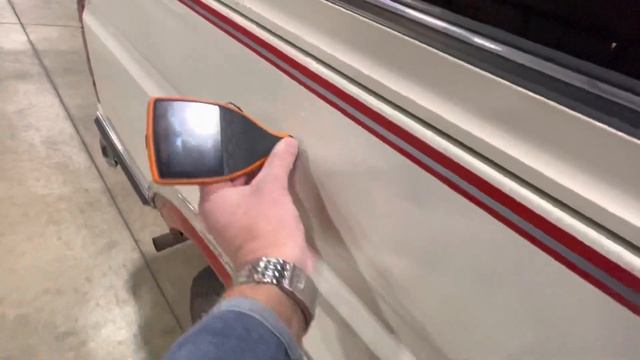 Paint meter readings on 1981 Ford Bronco XLT Ranger. BAT смотреть онлайн