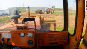 ПЕРВЫЙ рабочий день на ДТ-75. Прохожу курс молодого бойца!