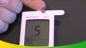Using the Bionime GM550 glucose meter and testing