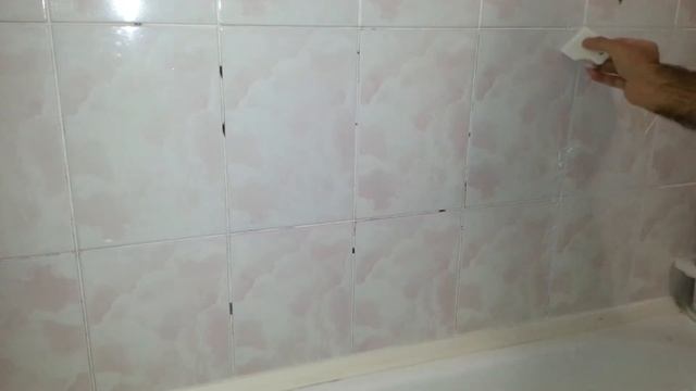 Как заменить между плиток затирку в ванной комнате. Фуга Зафуговать. смотреть онлайн