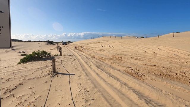 Volvo XC90 sand and beach driving off road on Samurai Beach, Australia смотреть онлайн