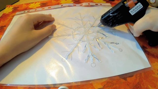 Новогодний DIY: снежинка из горячего клея смотреть онлайн