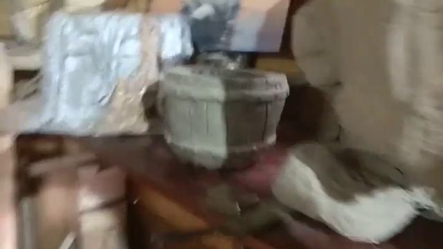 Ваза,сделанная под дерево,кот учёный с книгой,гора со снежной вершиной и многое другое... смотреть онлайн