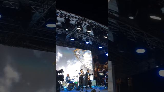 Amaria. Песня «Прогулки по воде» на книжном фестивале 2019 смотреть онлайн