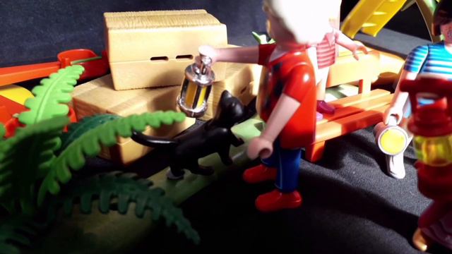 Twinkles, Arthur and Puss by Judith Kerr. Acted with Playmobil. смотреть онлайн