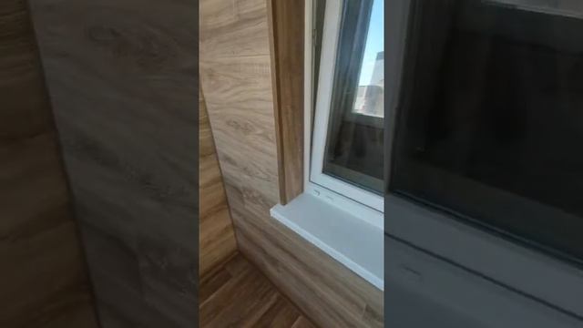 Отделка лоджии. Ламинат на стенах и потолке. смотреть онлайн