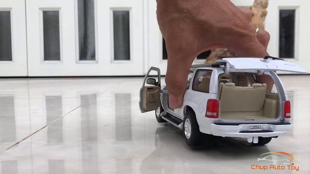 Unbox Cadillac Escalade 2002 Diecast Scale 1:24 From Welly #diecast #car #unboxing #cadillac