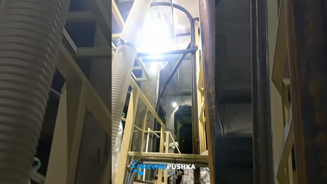 Подачи различных по цвету фракций ПЭТФ- крошки после фотосепаратора в биг-беги