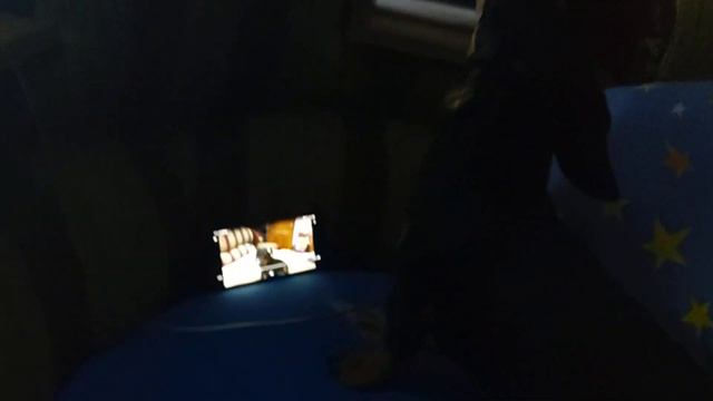 Такса поёт под свой же аккомпанемент. смотреть онлайн