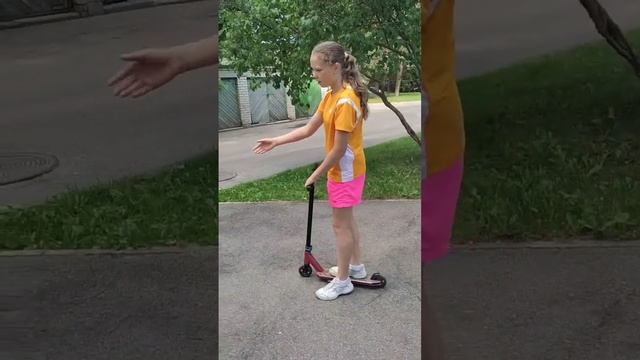 как сделать вип на самокате| обучение на вип #самокат #трюкинасамокате #трюки #вип #scooter смотреть онлайн