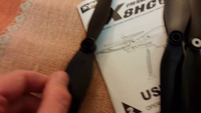 Почему квадрокоптер Syma не взлетает? Надо правильно установить винты! Смотри как. смотреть онлайн