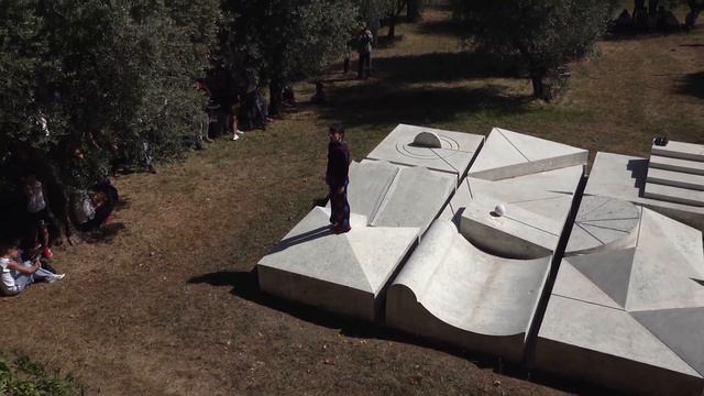 A solo performance by Yael Karavan on the sculpture of Dani Karavan entitled Jerusalem city of Peac смотреть онлайн