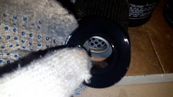 Разбираю мотоциклетный масляный фильтр Hiflofiltro HF303