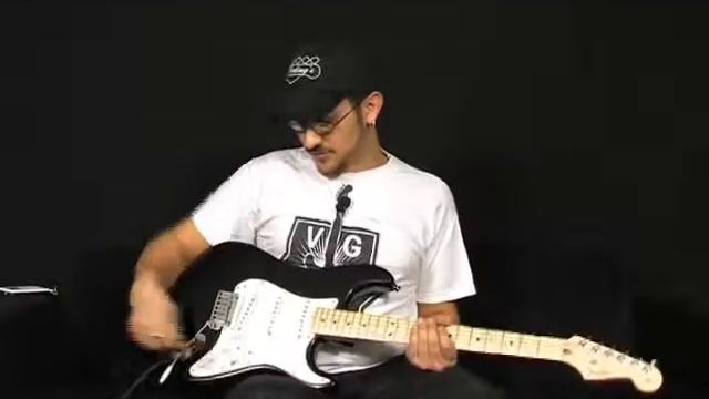Test de la guitare Fender Stratocaster VG new смотреть онлайн