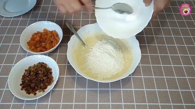Пирог на кефире с изюмом и курагой. Вкусный пирог к чаю ПАЛЬЧИКИ ОБЛИЖЕШЬ! смотреть онлайн