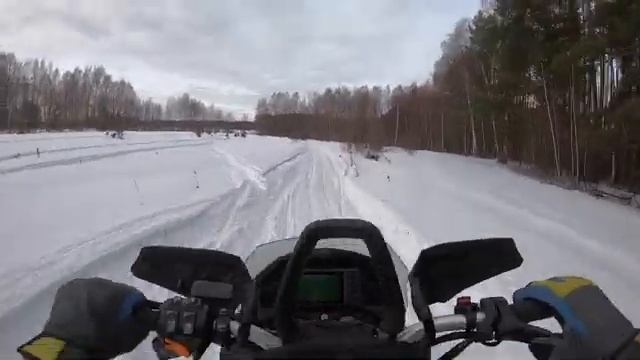 УПАЛ С ТРАВЕРСОВ НА СНЕГОХОДЕ Brp Lynx xterrian 850!!! смотреть онлайн