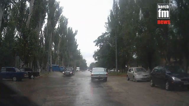 В Керчи ливень затопил дороги в Аршинцево смотреть онлайн