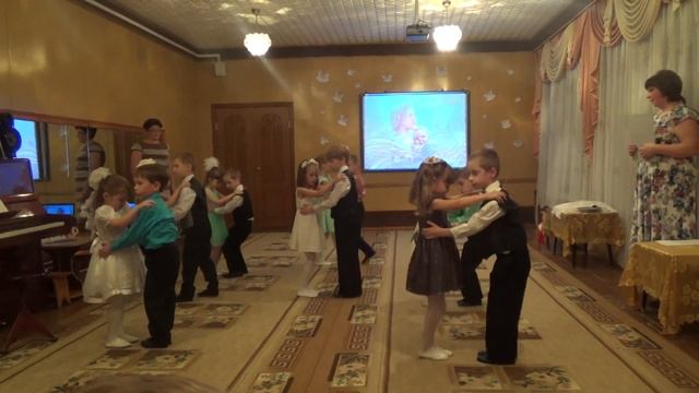 Вальс в исполнении детей гр №9 МБДОУ "ЦРР - д/с "Сказка" смотреть онлайн