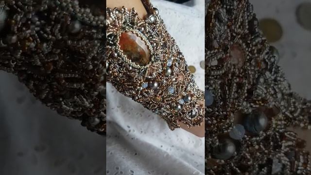 Широкий браслет "Замок Пелеш 3" смотреть онлайн