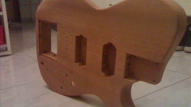 MANSON GUITAR REPLICA (MUSE GUITAR) смотреть онлайн