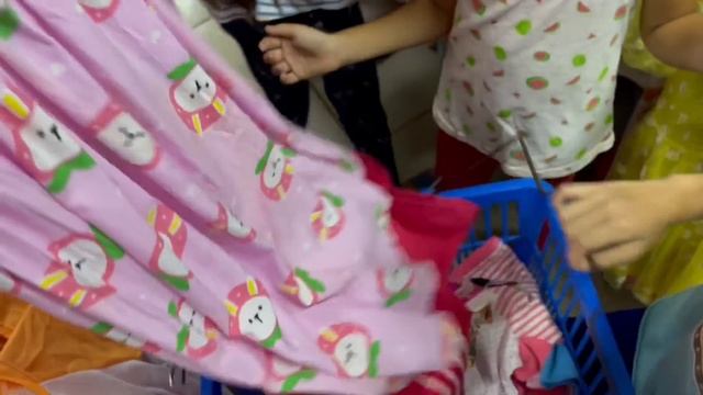 LATE CHRISTMAS SHOPPING FOR THE KIDS смотреть онлайн