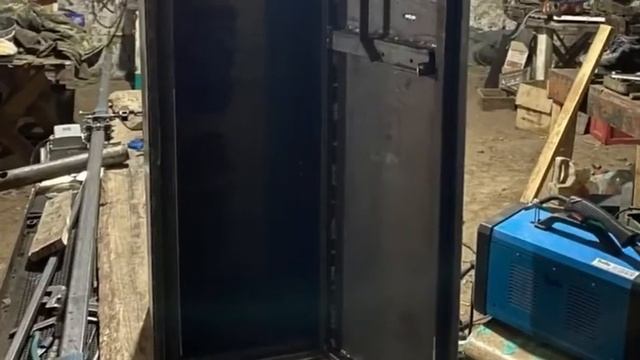 Всего за штуку гривен.Сейф своими руками , от начала до конца смотреть онлайн