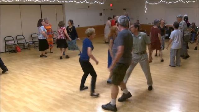 The Black Cat - English Country Dance смотреть онлайн