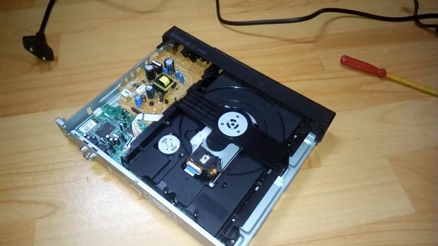 wha'ts inside dvd player// lg dvd player// how to clean the lens manually смотреть онлайн