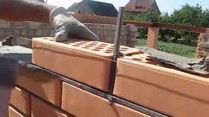 Кладка кирпича под рейку